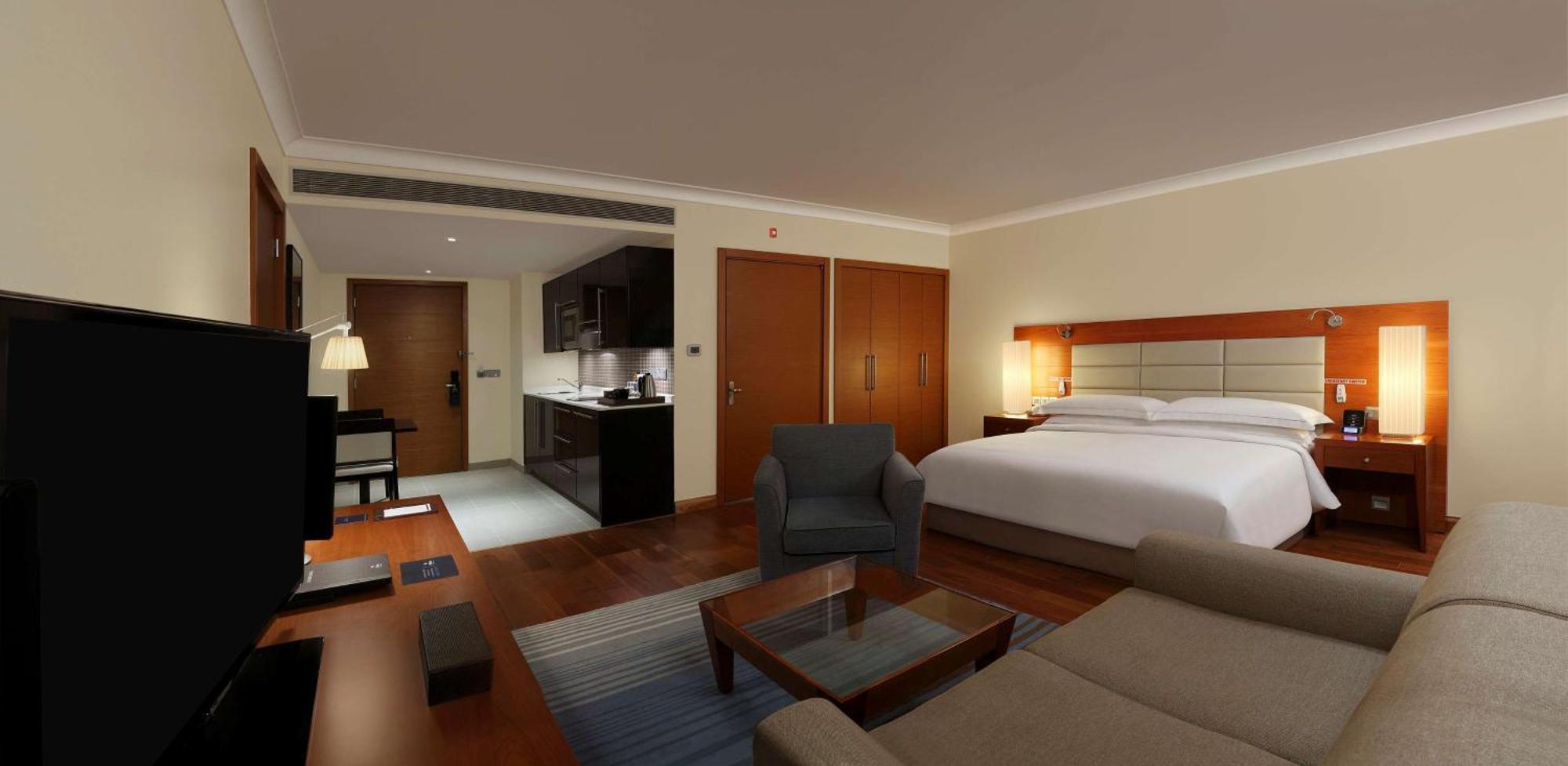 Hilton Bangalore Embassy Golflinks Exteriör bild
