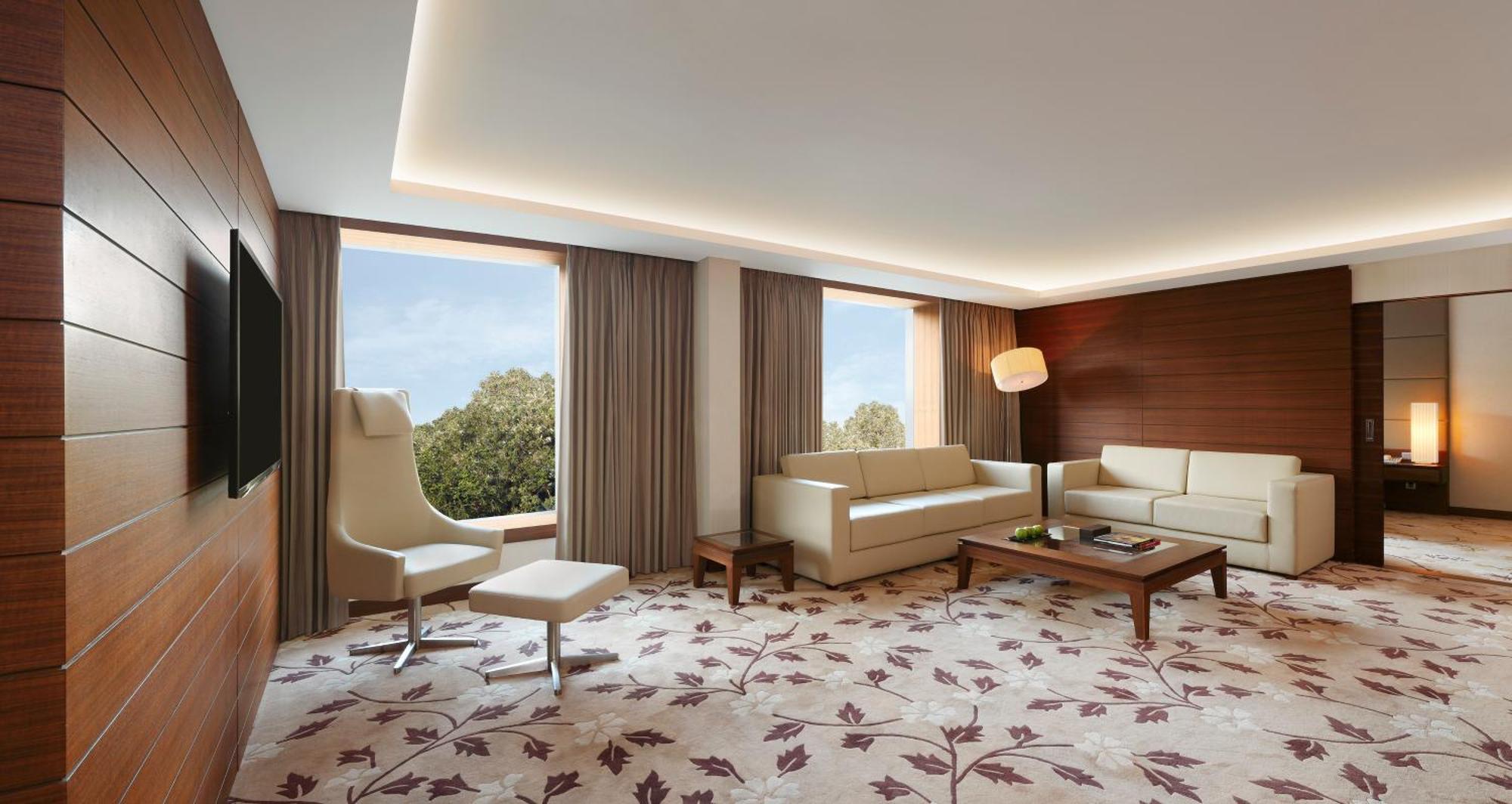 Hilton Bangalore Embassy Golflinks Exteriör bild